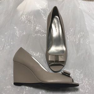 Wedges size 7 with buckle!